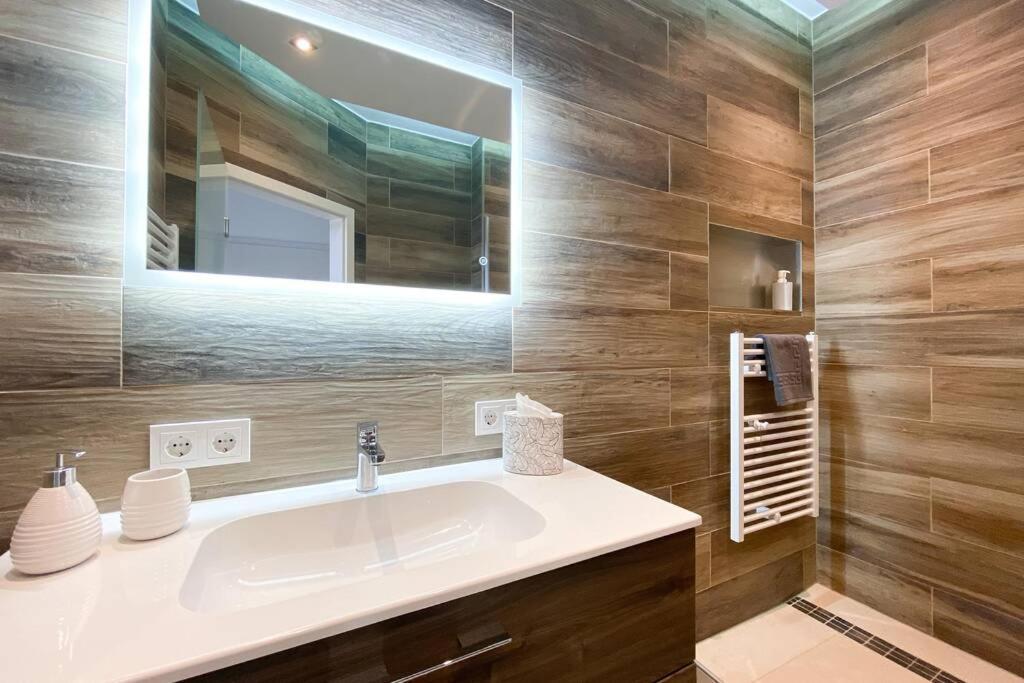 Luxus-Apartment In Leipzig Mit Privat-Parkplatz Luaran gambar